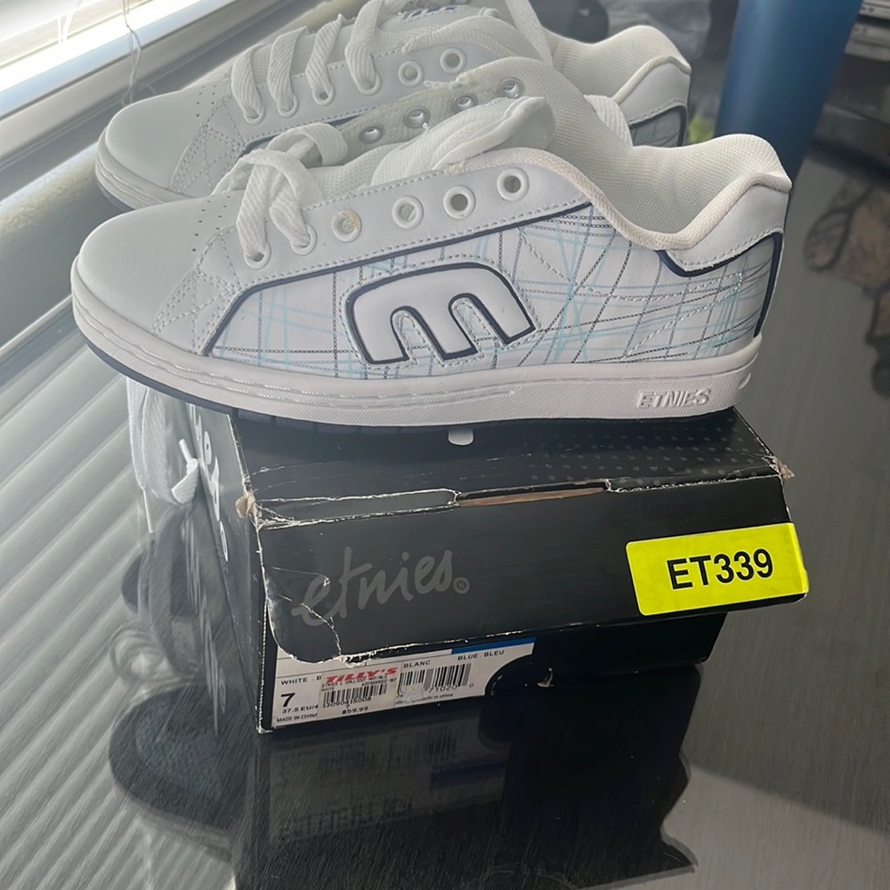 Womens Calicut W’s Etnies size 7 new in box!